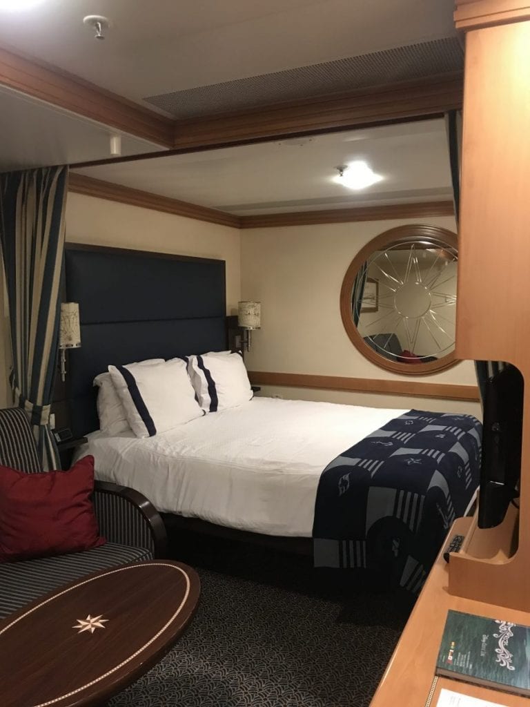 Exemple d'une cabine intérieure spacieuse que vous pourriez trouver à bord du Disney Magic