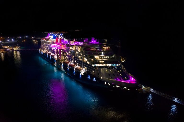 Le violet, couleur célébrant la journée de la femme, a été mis en avant sur le celebrity edge