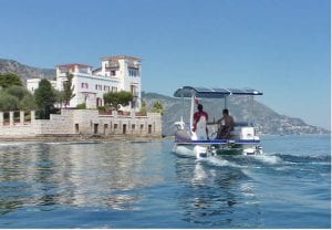 L'illustration de l'article "Escale sur la Côte d’Azur : 2 idées zen en bateau électrique"