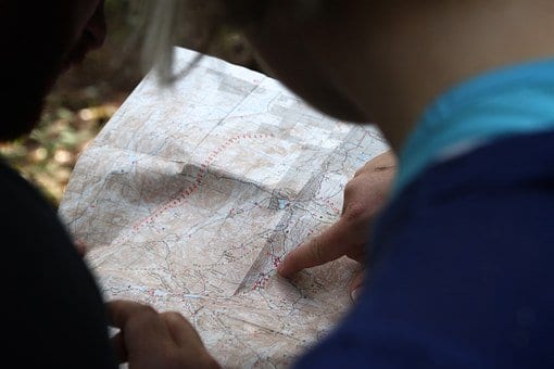 La carte de l'endroit où vous naviguez permet de trouver un port en cas d'un problème