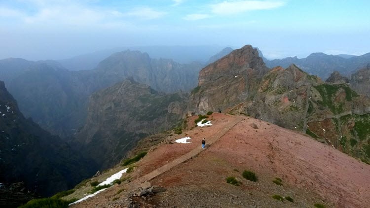 Les montagnes Pico de Arieiro et Pico Ruivo