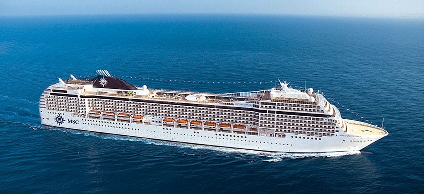 Le bateau de croisière MSC Orchestra en mer