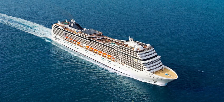 Le bateau de croisière MSC Magnifica en mer