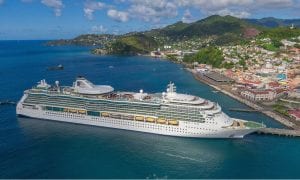 Le bateau de croisière Jawel of the Seas de Royal Caribbean en mer
