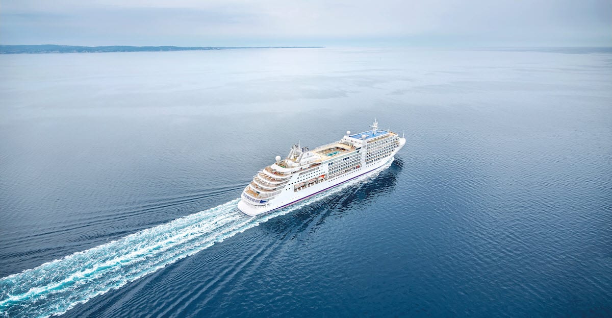 Le Silver Moon dans la mer