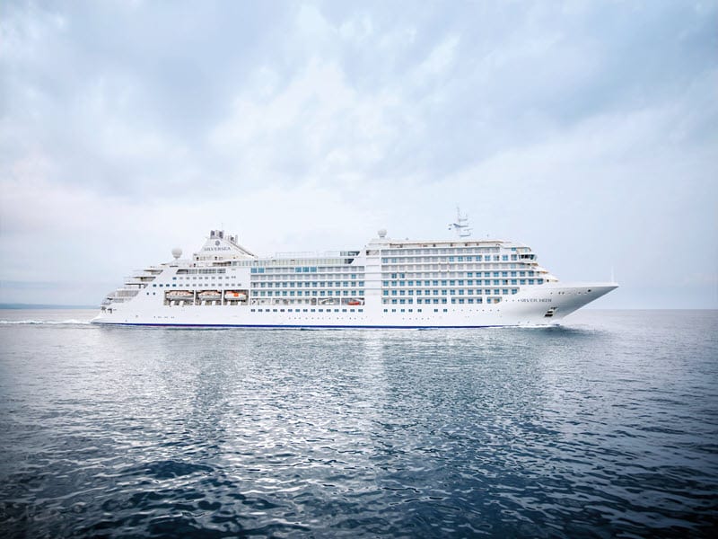 Vue de profil du navire Silver Moon