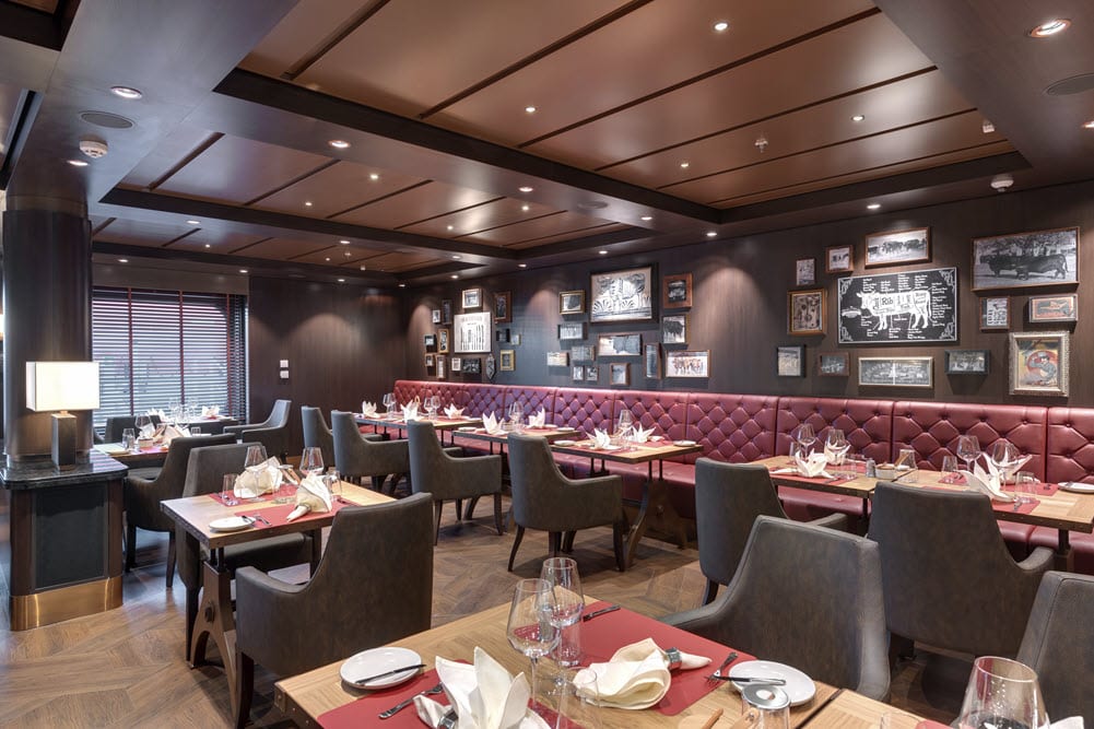 Agencement des tables dans le steakhouse Le Butcher’s Cut