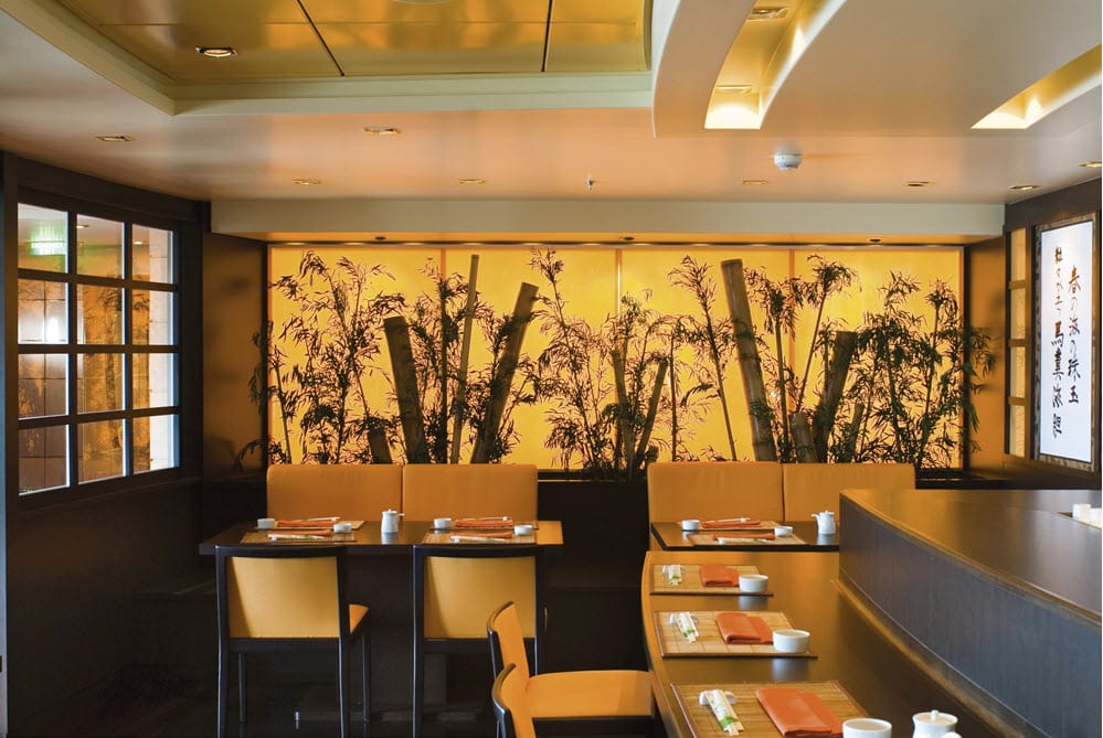 le Kaito Sushi Bar: les murs sont décorés avec un design typiquement japonais