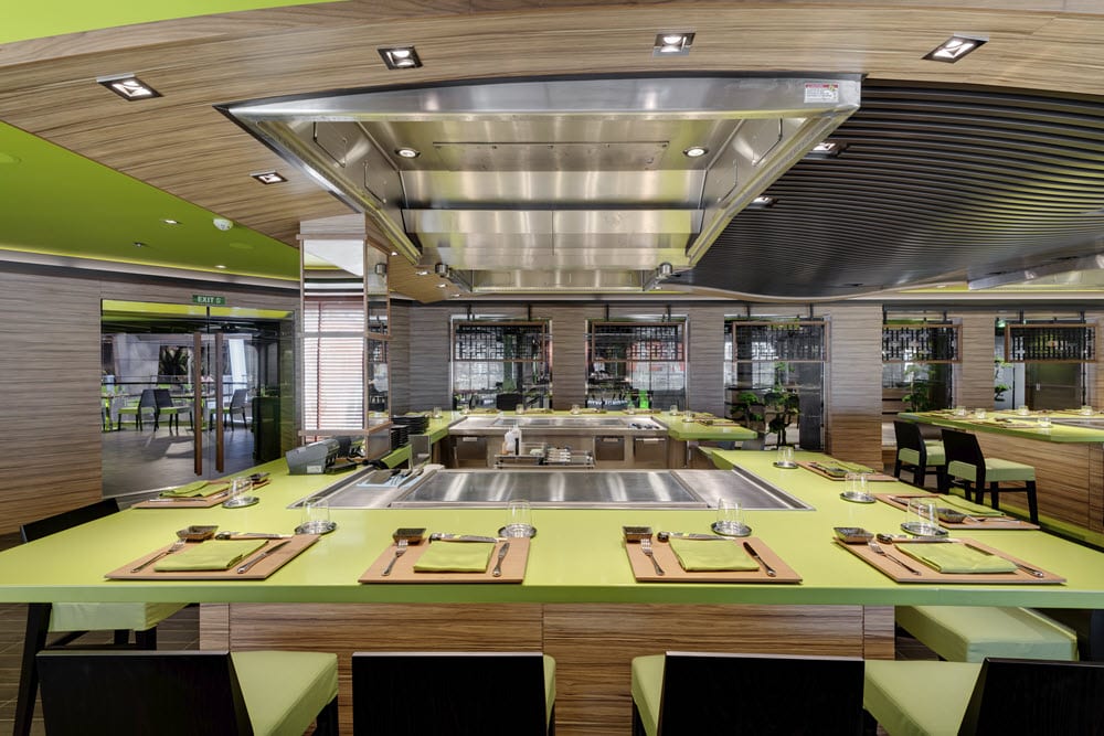 Le Kaito Teppanyaki: restaurant avec 8 grills où les cuisiniers préparent le repas devant les invités