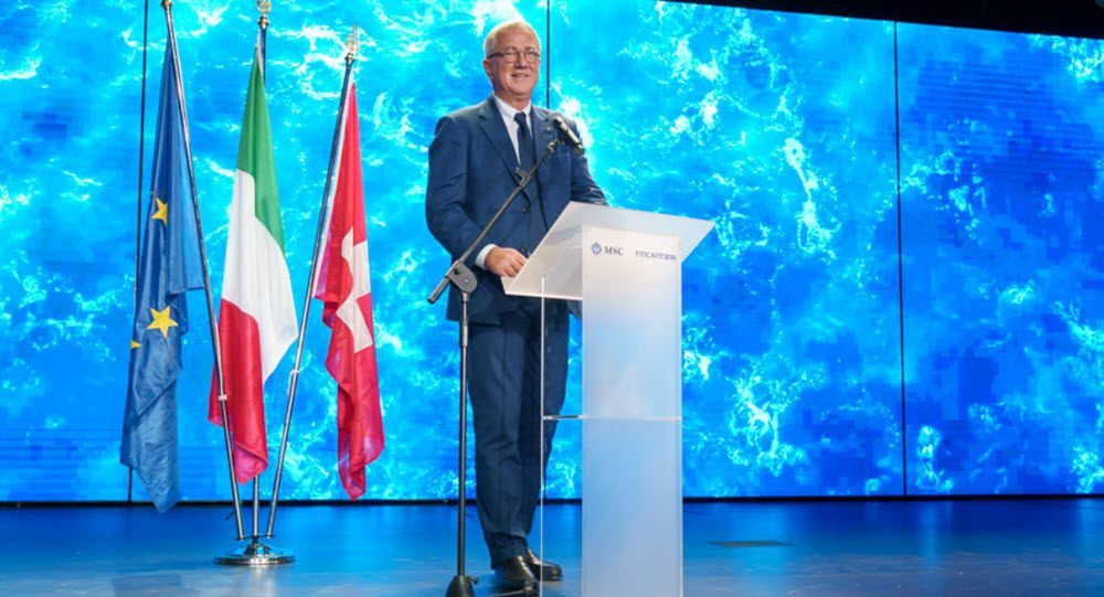 Le président exécutif, du MSC Croisières, M. Pierfrancesco Vago, est sur scène pour faire un discours lors du livraison du MSC Seashore