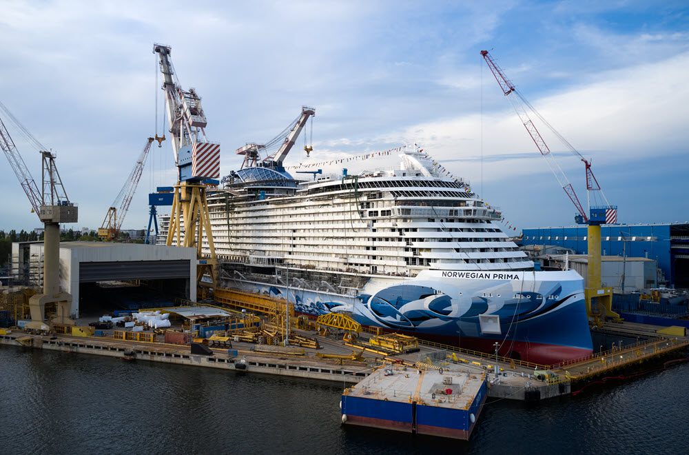 Vue sur le Norwegian Prima lors de sa mise à l'eau