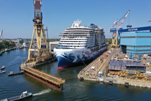Le Norwegian Prima aux chantiers navals de Fincantieri lors de sa mise à l'eau