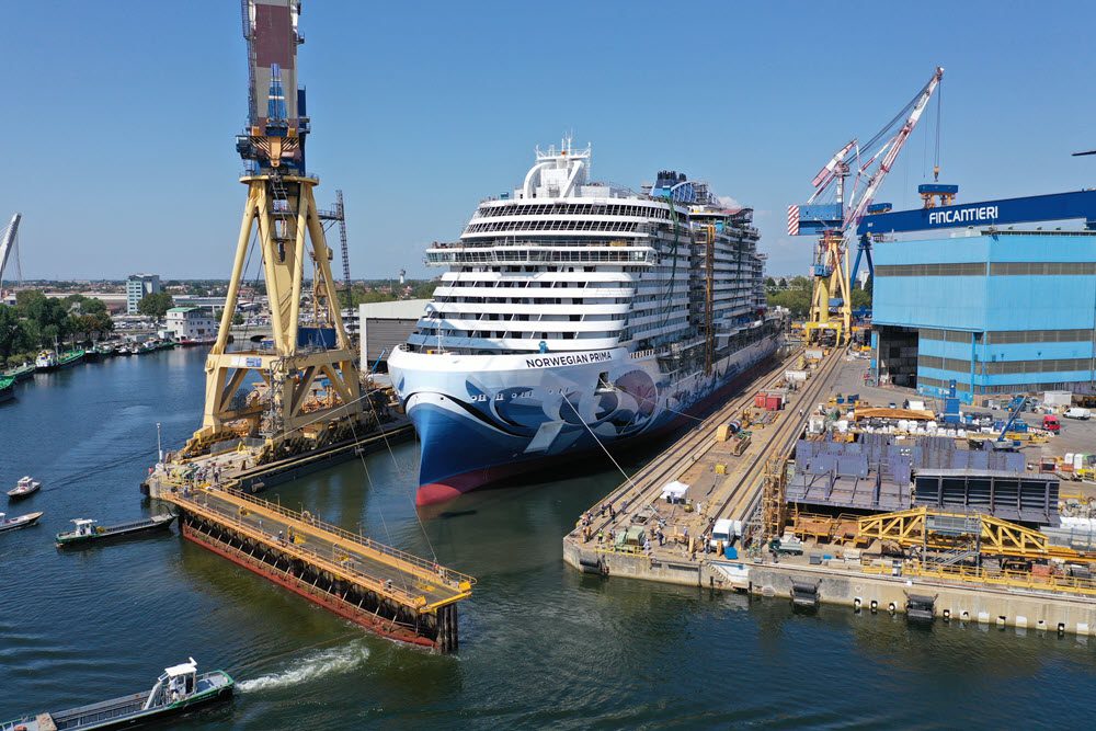 Le Norwegian Prima aux chantiers navals de Fincantieri lors de sa mise à l'eau