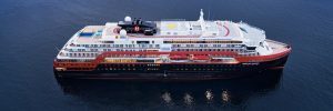 Le MS Fridtjof Nansen de Hurtiguten en mer