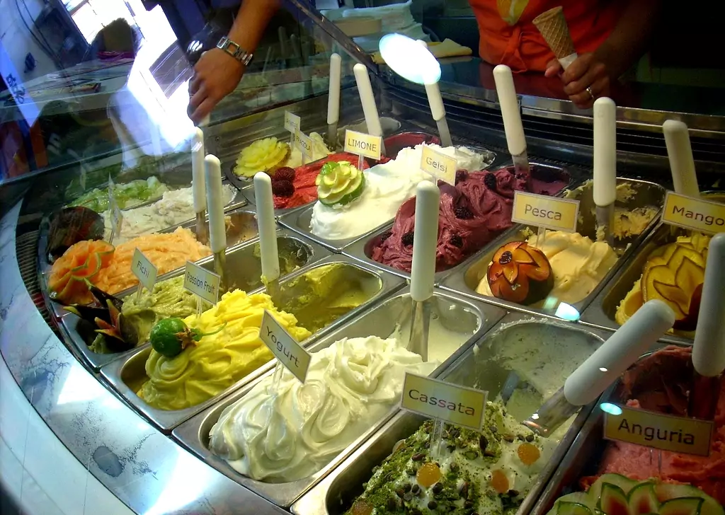 Avec notre guide, plongez au cœur de Rome lors de votre croisière en Italie. Explorez les sites historiques, goûtez à la cuisine romaine et découvrez les secrets de la Ville Éternelle. Une escale enrichissante et mémorable, qui fera de votre croisière en Méditerranée une expérience unique.